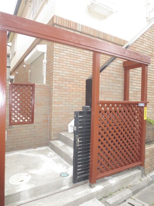 サンハウスの物件外観写真