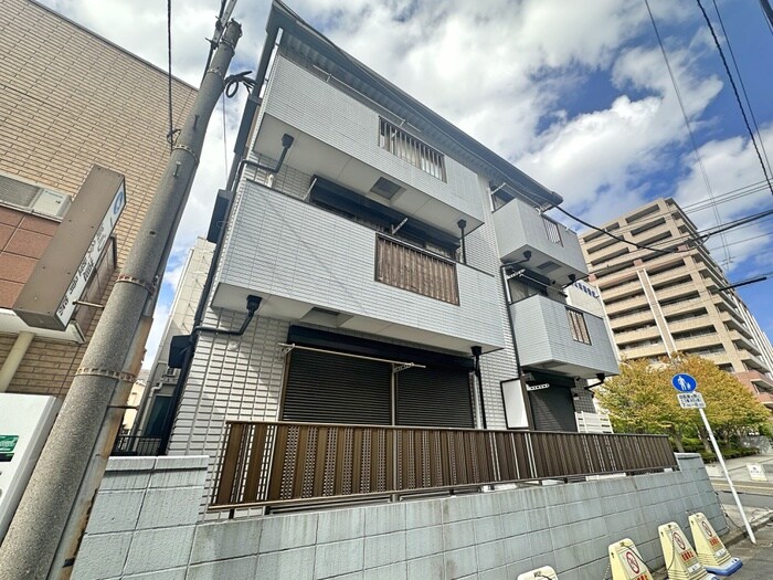 沖杉マンションの物件外観写真