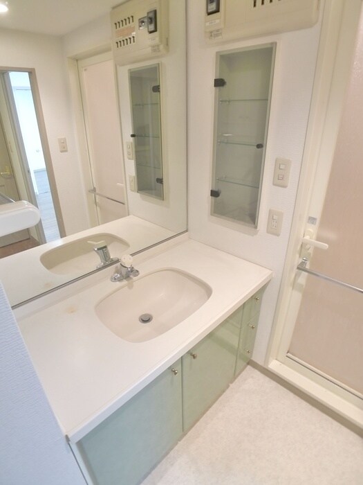 ﾗｲｵﾝｽﾞｽﾃ-ｼｮﾝﾌﾟﾗｻﾞ南浦和(1402)の物件内観写真