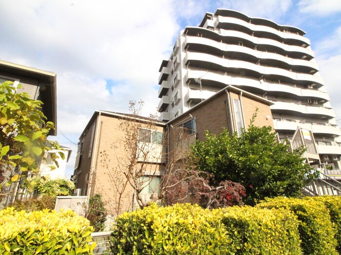 ラフィネ谷塚の物件外観写真