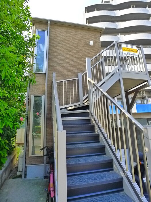 ラフィネ谷塚の物件外観写真