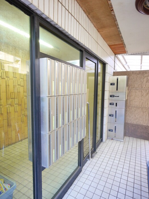 若尾レジデンスの物件外観写真