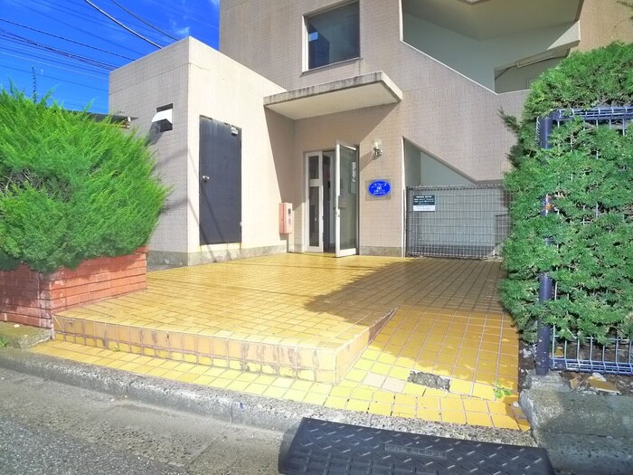 ダイカンプラザの物件外観写真