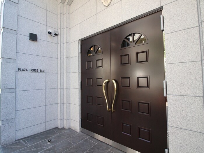 プラザハウスビルの物件外観写真