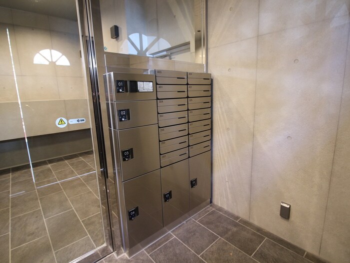 プラザハウスビルの物件外観写真