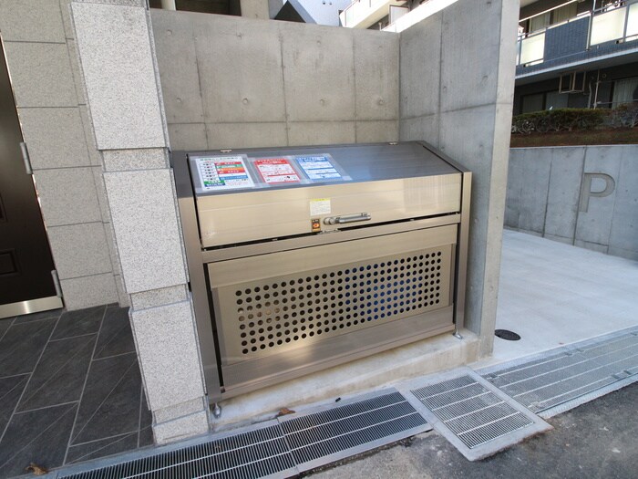 プラザハウスビルの物件外観写真