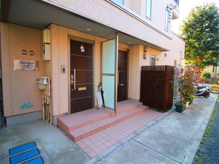ノワイエの物件外観写真