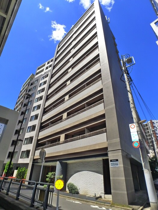 アブレスト西日暮里の物件外観写真