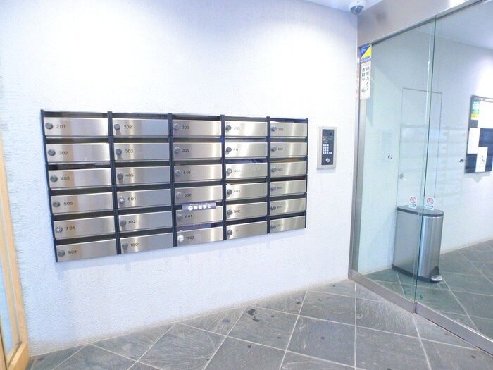 アブレスト西日暮里の物件外観写真