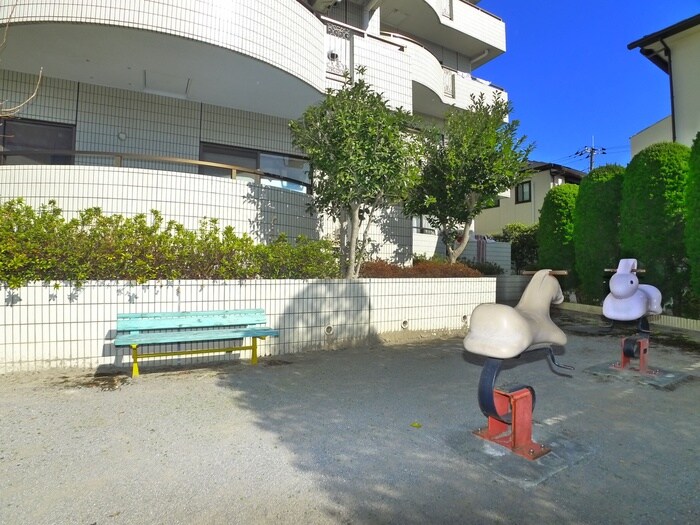 ロイヤルグリーン松戸の物件外観写真