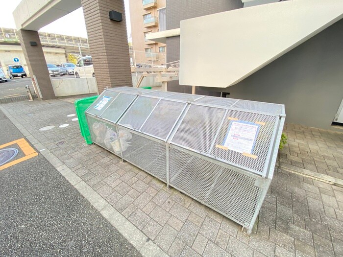 レジディア新横浜の物件外観写真