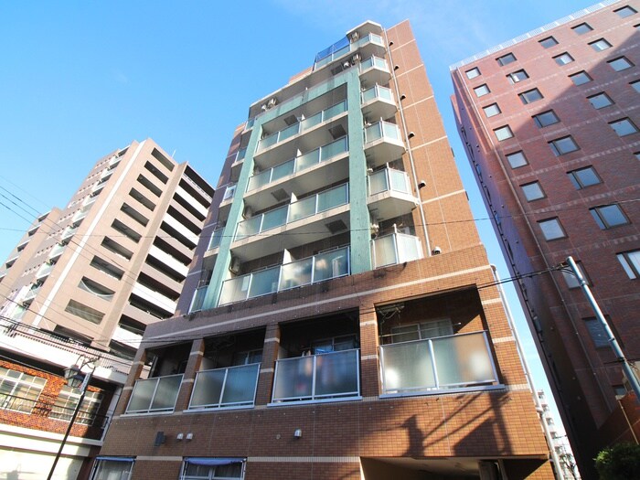 伊勢原八番館の物件外観写真