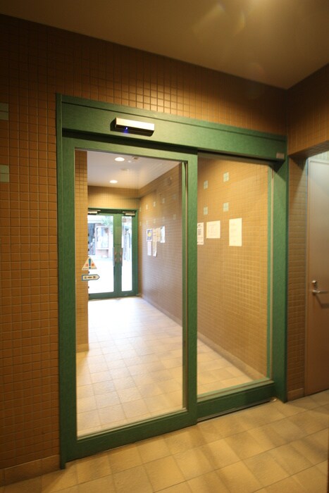 伊勢原八番館の物件外観写真