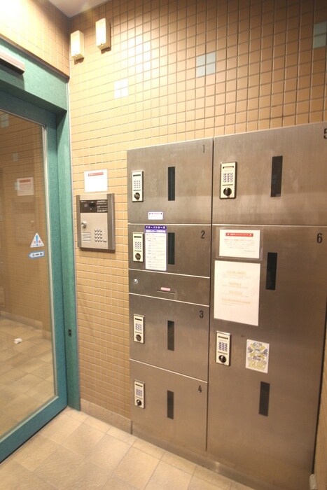 伊勢原八番館の物件外観写真