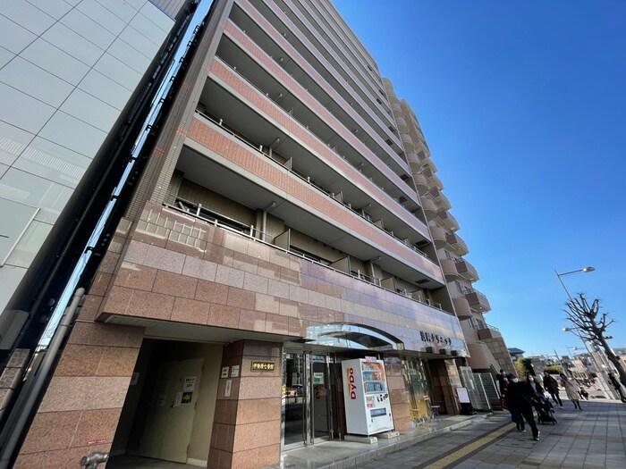 伊勢原七番館の物件外観写真