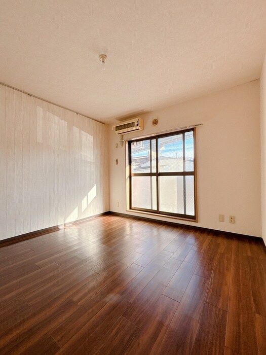 ホワイトレジデンスの物件内観写真