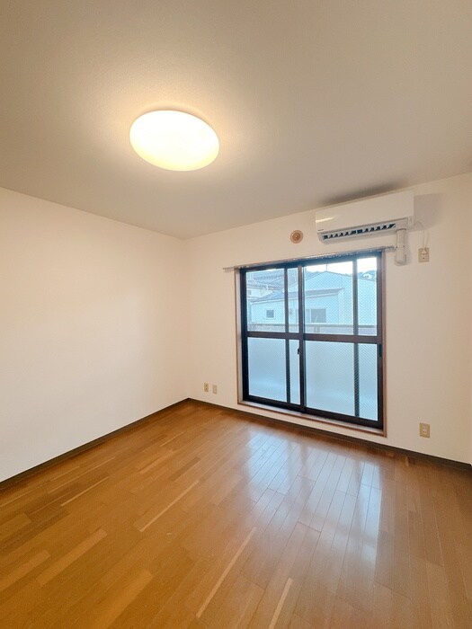 ホワイトレジデンスの物件内観写真