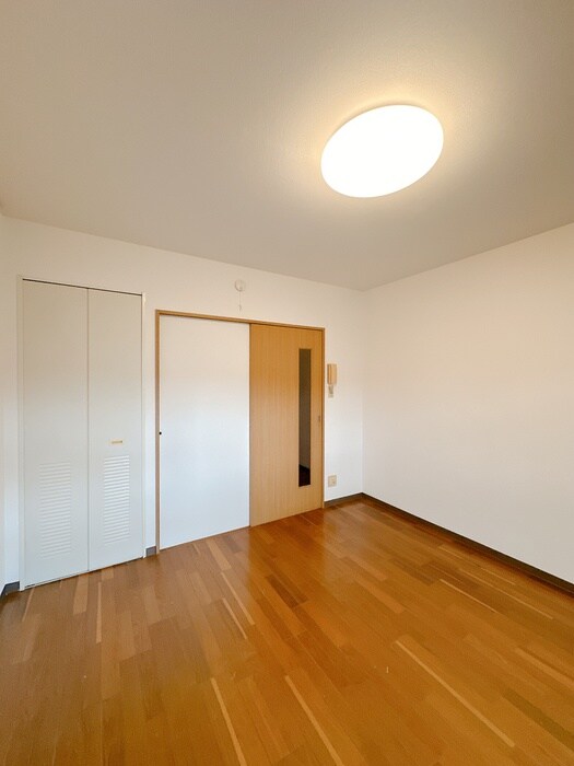 ホワイトレジデンスの物件内観写真