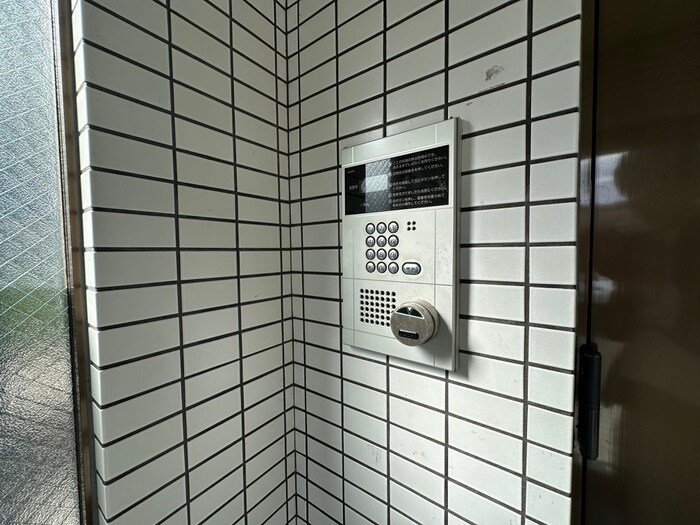 ホワイトレジデンスの物件外観写真