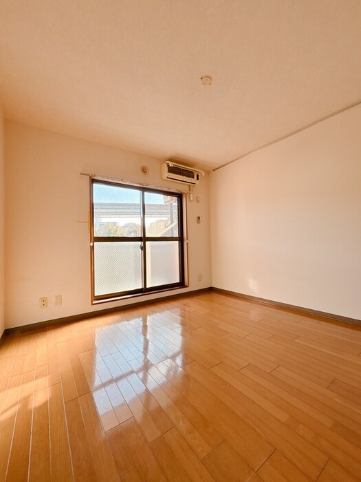 ホワイトレジデンスの物件内観写真