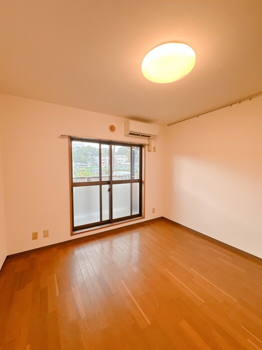 ホワイトレジデンスの物件内観写真