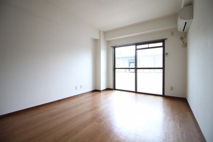 タウンハウスツジの物件内観写真