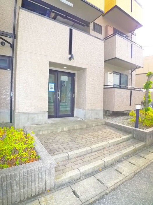 ハイツ・サンピ－チＢの物件外観写真