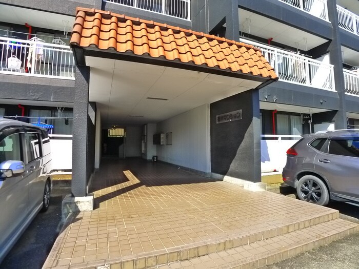 石川マンションの物件外観写真