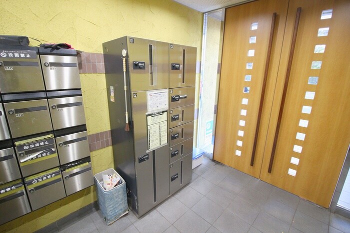 伏見マンションの物件外観写真