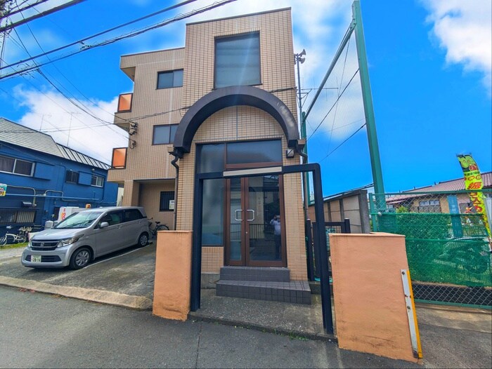 プティシャトレＪＩＳの物件外観写真