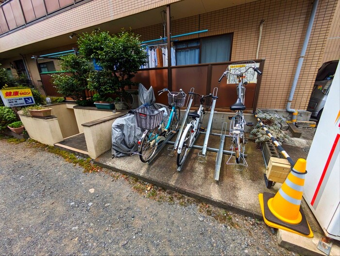 プティシャトレＪＩＳの物件外観写真