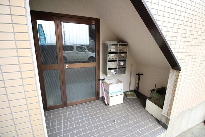 プティシャトレＪＩＳの物件外観写真