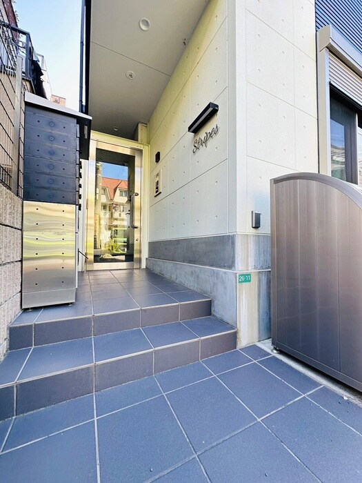 ＳＴＲＩＰＥＳの物件外観写真