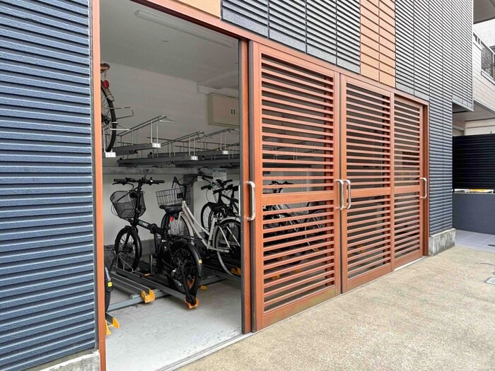 CROSS COURT NAMIKIの物件外観写真