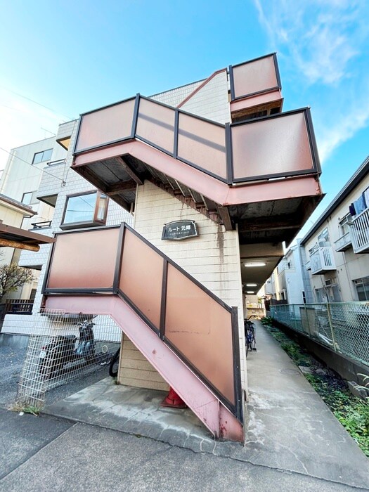 ル－ト元郷の物件外観写真