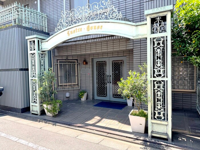 ラスタ－ハウスの物件外観写真