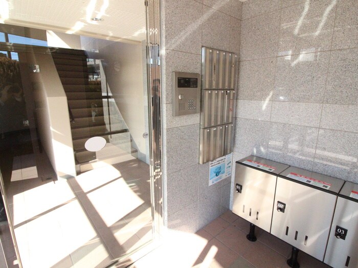 レフィナ－ドＥの物件外観写真