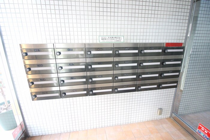 ｸﾞﾘ-ﾝｼﾝﾌｫﾆ-ﾋﾞﾙ（6～9号室）の物件外観写真