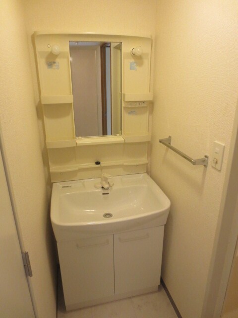 ｸﾞﾘ-ﾝｼﾝﾌｫﾆ-ﾋﾞﾙ（6～9号室）の物件内観写真