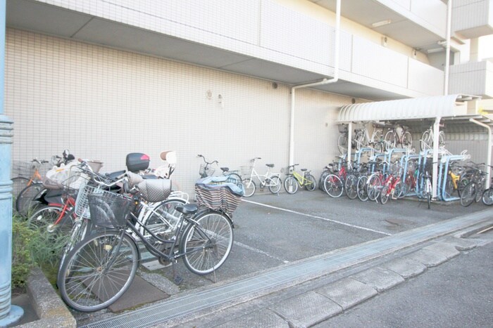 オーネストの物件外観写真