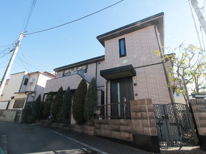 ＣＲＡＳＴＩＮＡ下北沢の物件外観写真