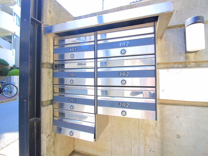 ロイヤルビルの物件外観写真