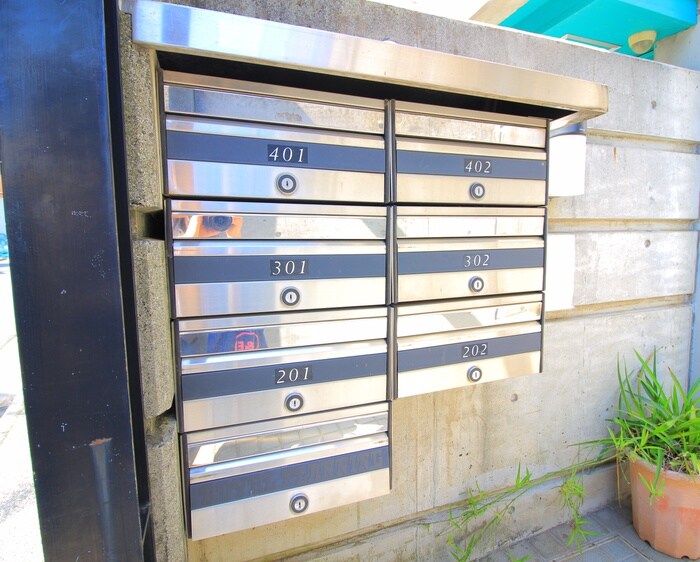 ロイヤルビルの物件外観写真