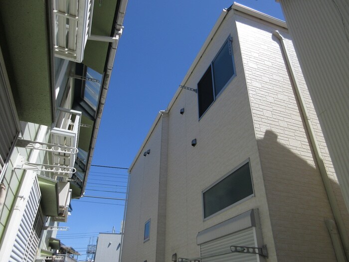 アベニーハウスの物件外観写真