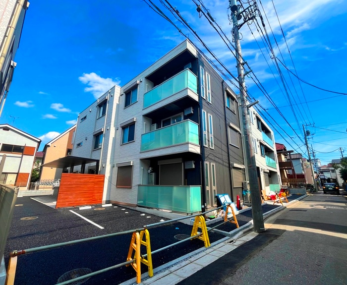 セレスティア西綾瀬の物件外観写真