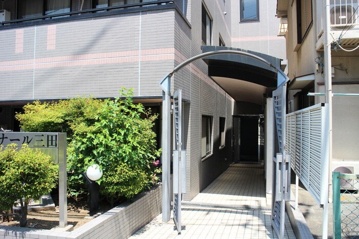 クレボナ－ル三田の物件外観写真