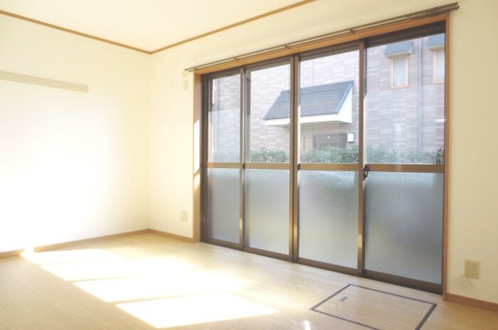 ラックフィル中川Ｂの物件内観写真