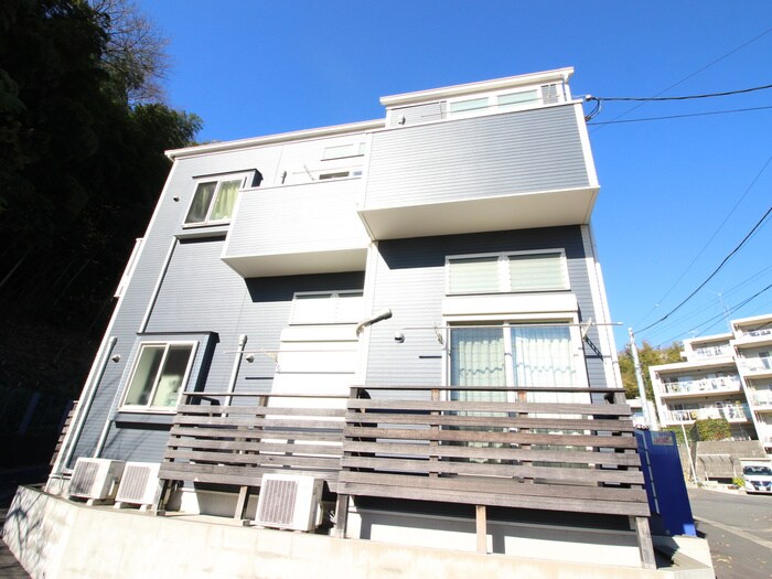 アザ－レ・Tの物件外観写真