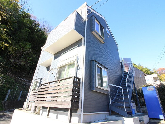 アザ－レ・Tの物件外観写真