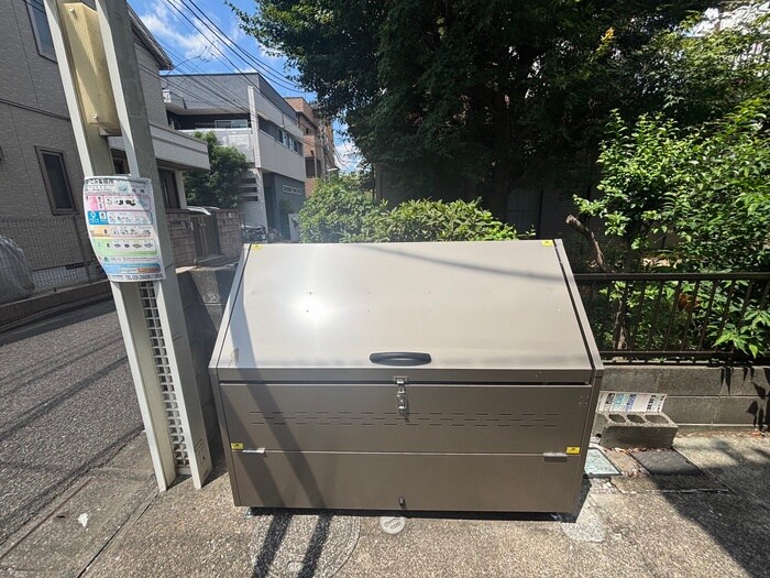 ジュネス大泉の物件外観写真